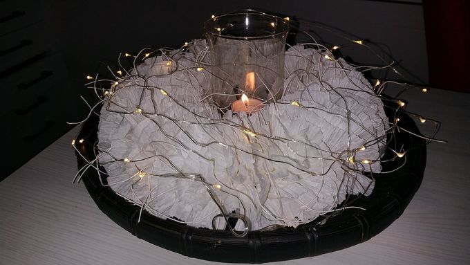 Wolkenkranz aus finnischem Papiergarn mit Lichterkette und Kerze im Glas